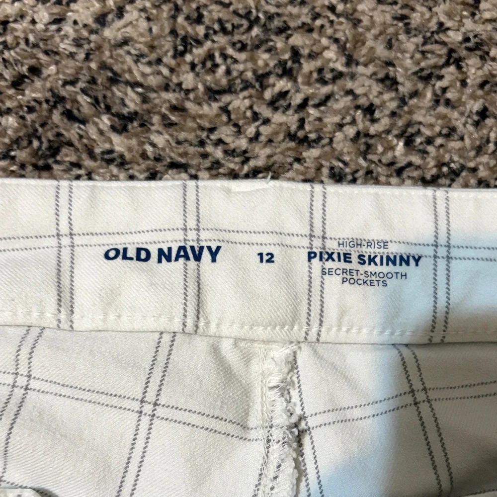 Old Navy White Grid Pattern Chinos